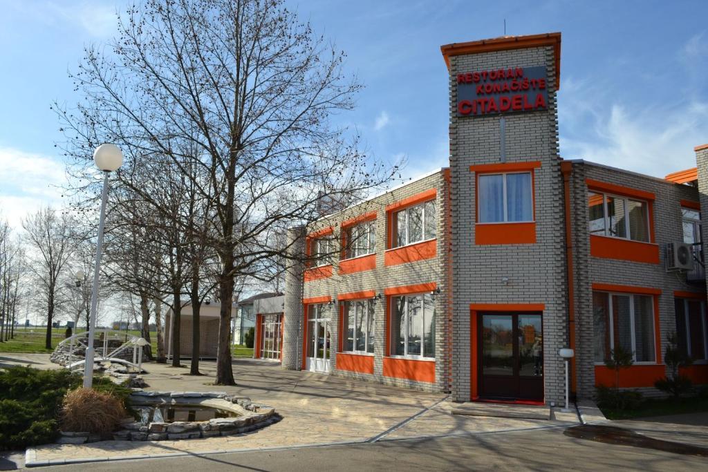 Motel Citadela 023 Zrenjanin Buitenkant foto